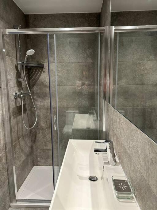 Stunning 2 Bed/2bath Flat In Heart Of Kensington Apartamento *